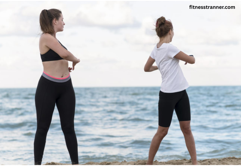 : पेट की चर्बी कम करने के लिए रनिंग और वॉकिंग करते हुए व्यक्ति