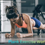 Plank Exercise Workout करते हुए व्यक्ति – पेट और चेस्ट टोन करने की सही पोजीशन
