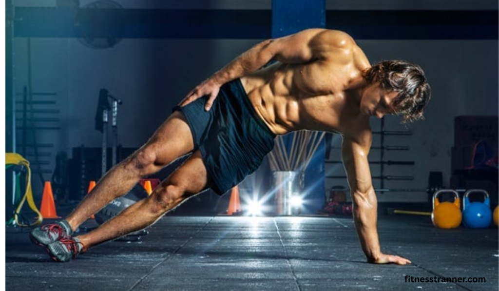 लेग रेज और बाइसिकल क्रंच करते हुए फिटनेस ट्रेनिंग डेमो